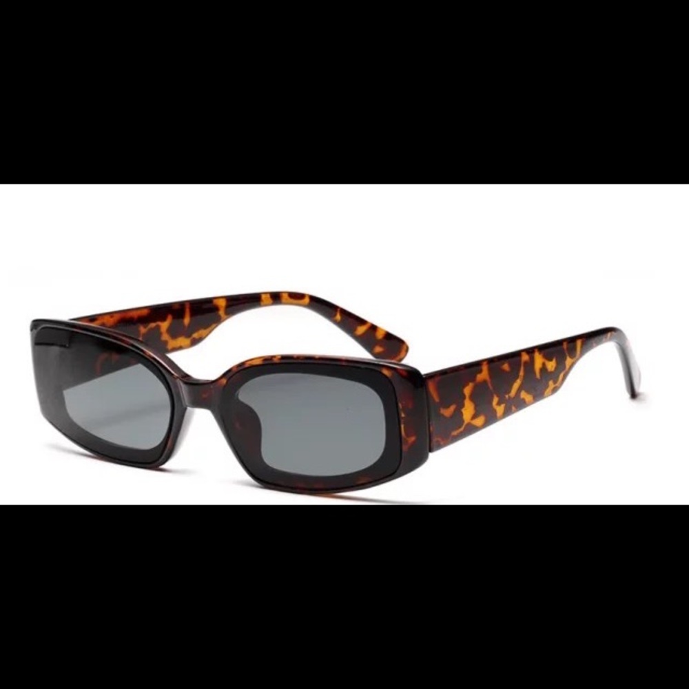 **NEVER WORN** luxury vintage leopard y2k era women sunglasses